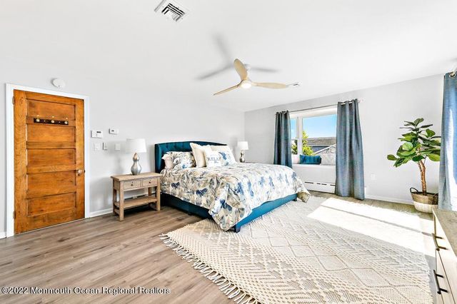 27 Shrewsbury Drive, Monmouth Beach, NJ 07750