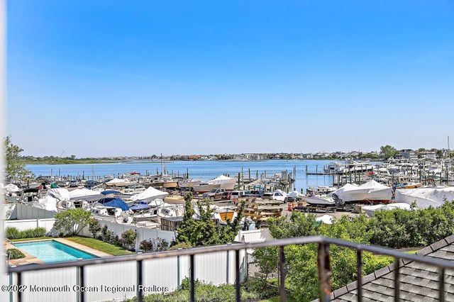 27 Shrewsbury Drive, Monmouth Beach, NJ 07750