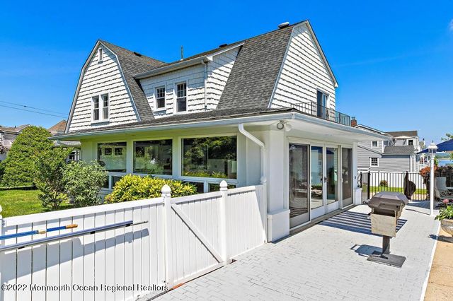27 Shrewsbury Drive, Monmouth Beach, NJ 07750