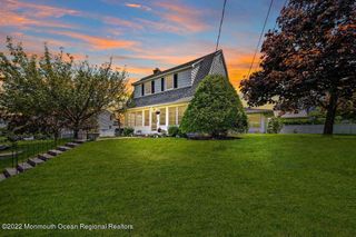 27 Shrewsbury Drive, Monmouth Beach, NJ 07750