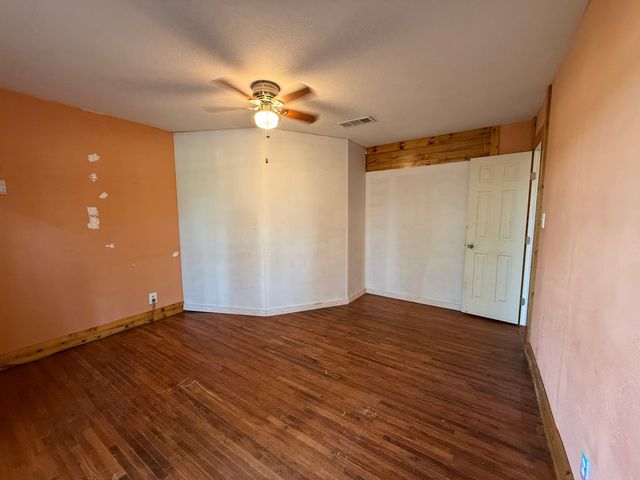 2204 Daniels Drive, Joshua, TX 76058