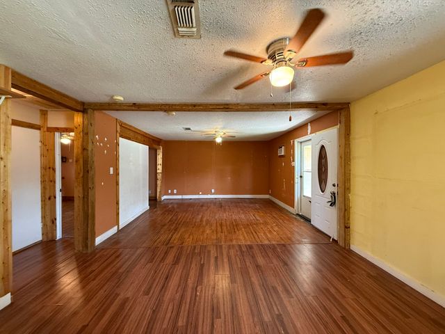2204 Daniels Drive, Joshua, TX 76058