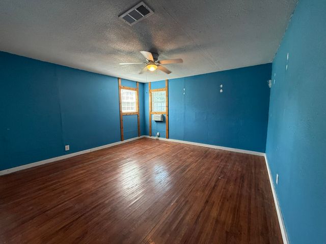 2204 Daniels Drive, Joshua, TX 76058