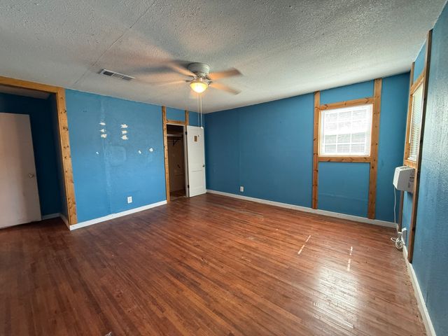 2204 Daniels Drive, Joshua, TX 76058