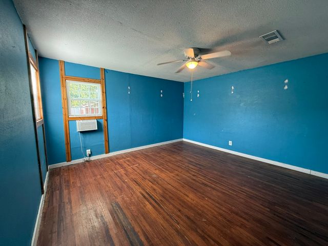 2204 Daniels Drive, Joshua, TX 76058