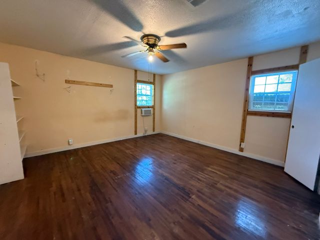 2204 Daniels Drive, Joshua, TX 76058