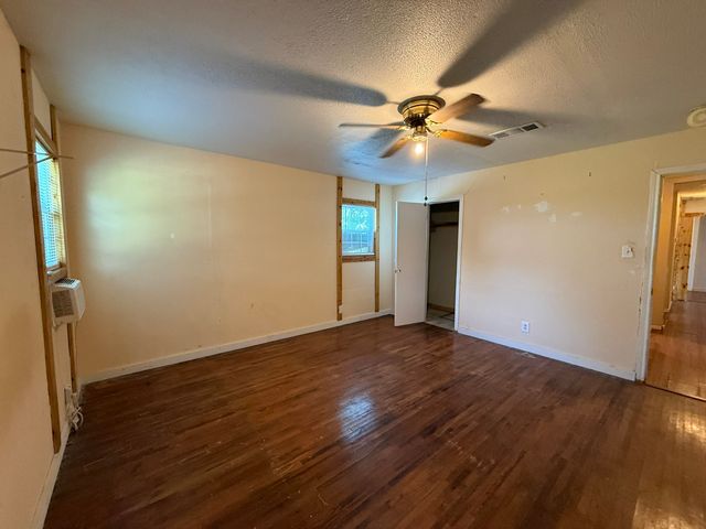 2204 Daniels Drive, Joshua, TX 76058