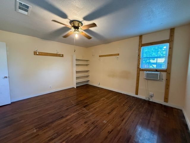 2204 Daniels Drive, Joshua, TX 76058