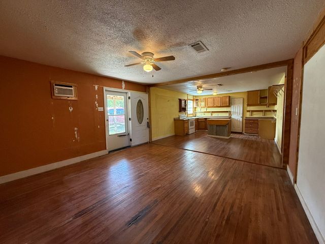 2204 Daniels Drive, Joshua, TX 76058