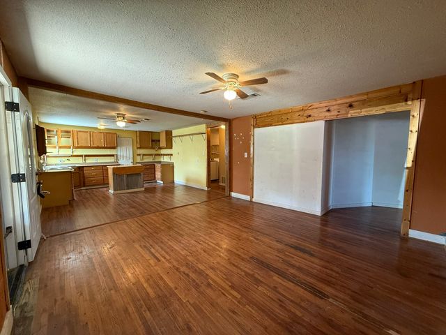 2204 Daniels Drive, Joshua, TX 76058