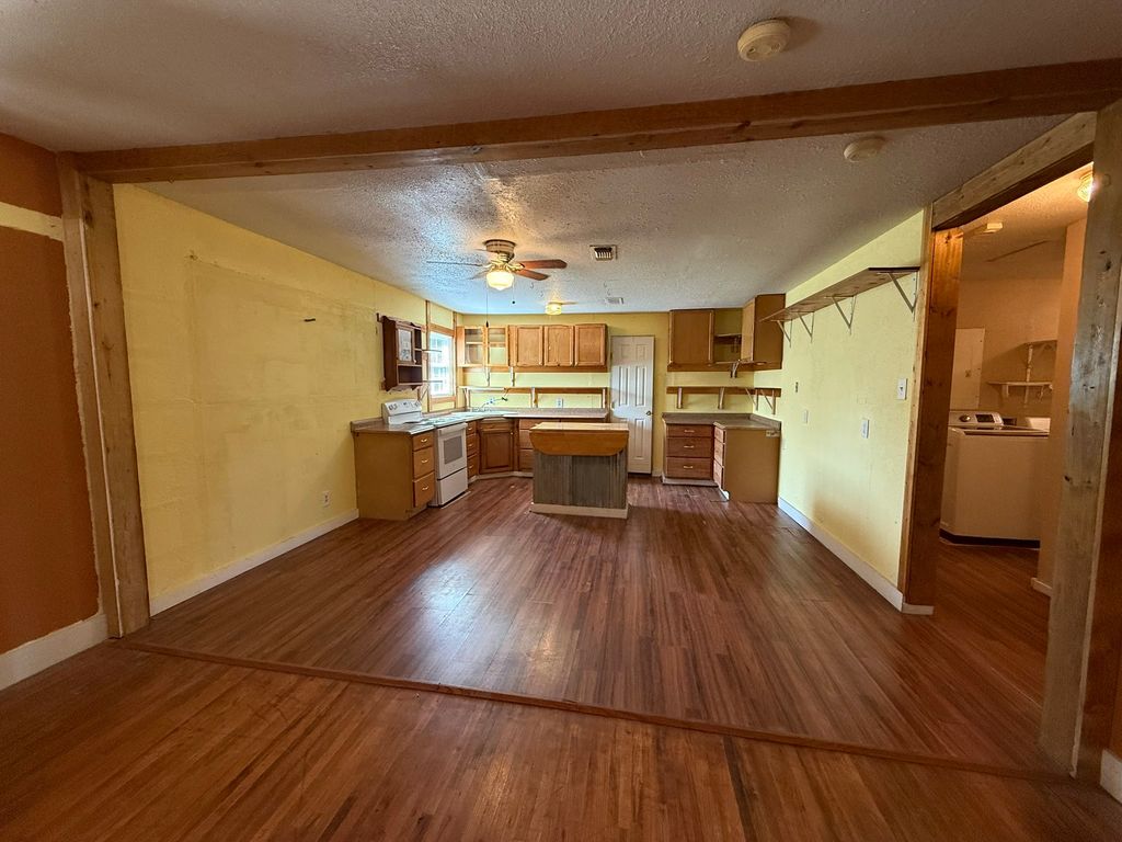 2204 Daniels Drive, Joshua, TX 76058