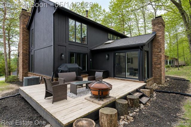 6464 Deer Ridge Drive, Clarkston, MI 48348