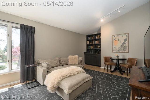 6464 Deer Ridge Drive, Clarkston, MI 48348