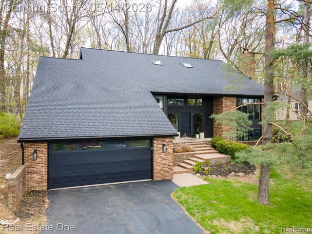 6464 Deer Ridge Drive, Clarkston, MI 48348