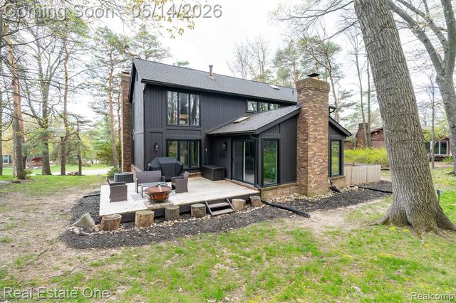 6464 Deer Ridge Drive, Clarkston, MI 48348