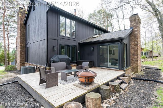 6464 Deer Ridge Drive, Clarkston, MI 48348