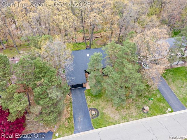 6464 Deer Ridge Drive, Clarkston, MI 48348