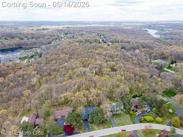 6464 Deer Ridge Drive, Clarkston, MI 48348
