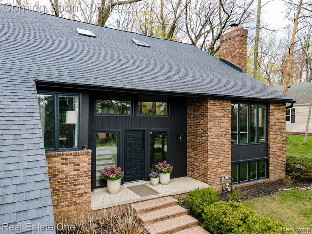 6464 Deer Ridge Drive, Clarkston, MI 48348