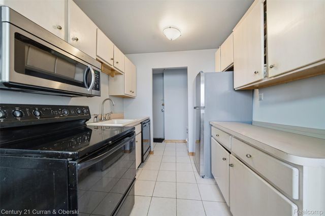 8900 E E Jefferson Avenue 112, Detroit, MI 48214