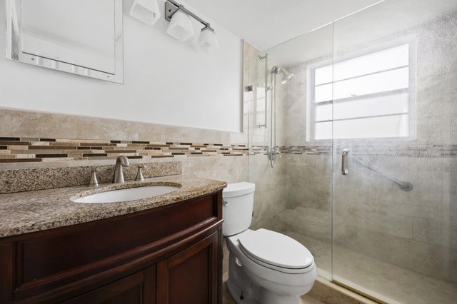 392 Markham R, Deerfield Beach, FL 33442