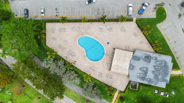 392 Markham R, Deerfield Beach, FL 33442