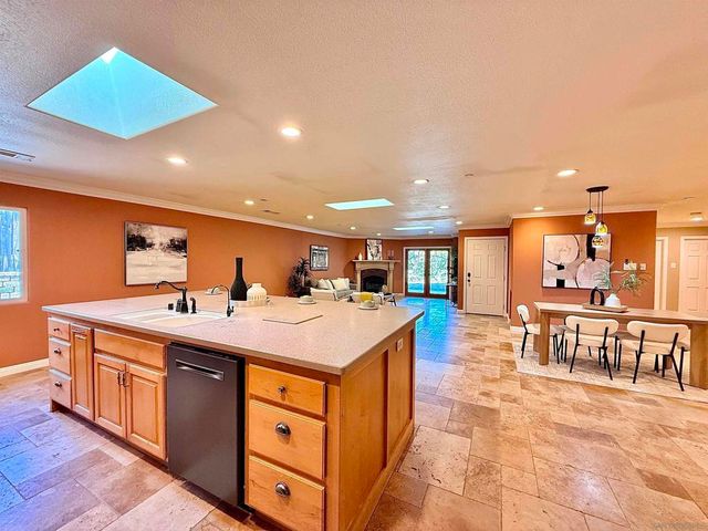 8364 Lake Ashwood Ave, San Diego, CA 92119