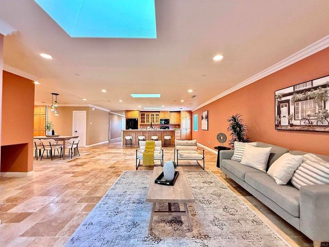 8364 Lake Ashwood Ave, San Diego, CA 92119