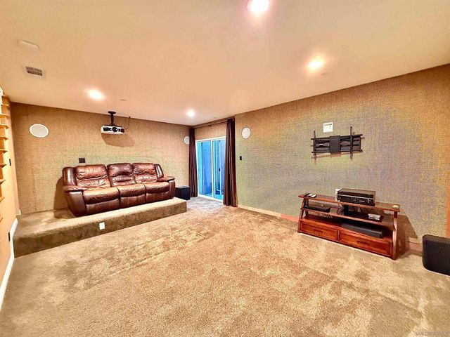 8364 Lake Ashwood Ave, San Diego, CA 92119