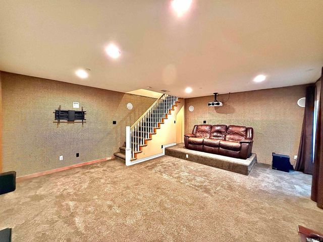 8364 Lake Ashwood Ave, San Diego, CA 92119