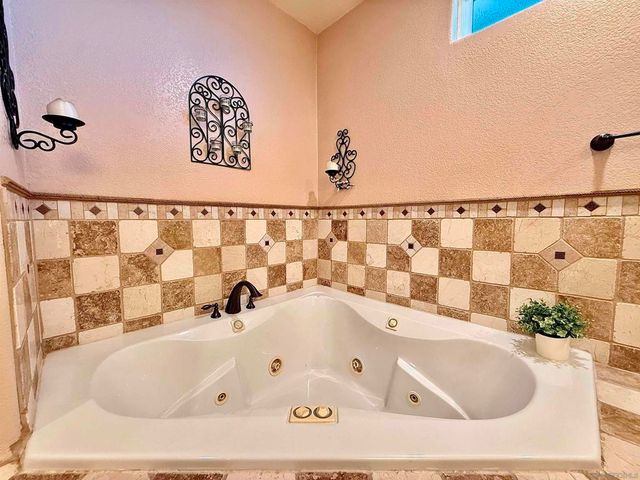 8364 Lake Ashwood Ave, San Diego, CA 92119