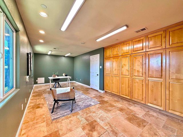 8364 Lake Ashwood Ave, San Diego, CA 92119