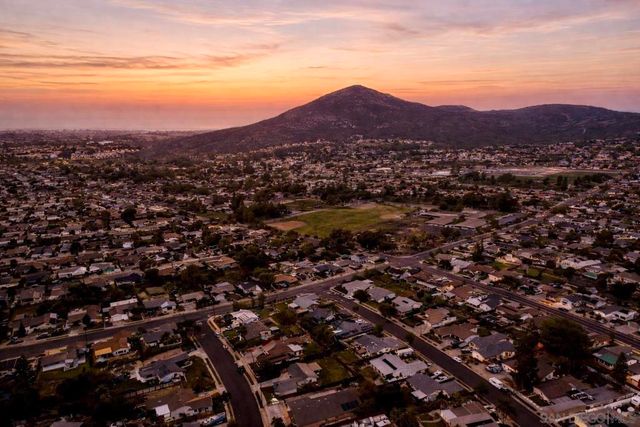 8364 Lake Ashwood Ave, San Diego, CA 92119