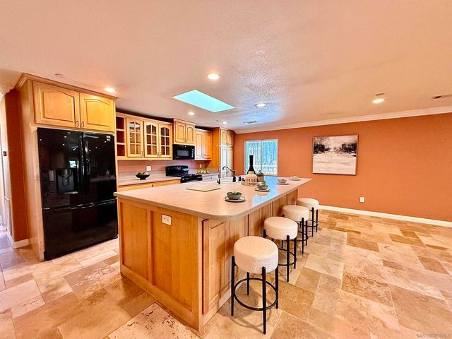 8364 Lake Ashwood Ave, San Diego, CA 92119