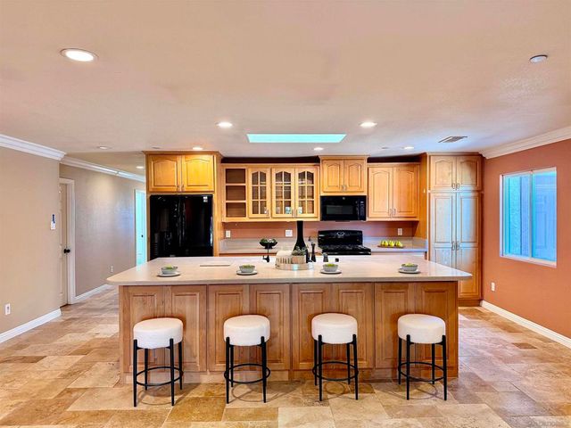 8364 Lake Ashwood Ave, San Diego, CA 92119