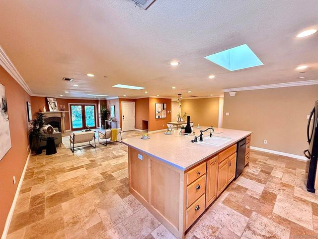 8364 Lake Ashwood Ave, San Diego, CA 92119