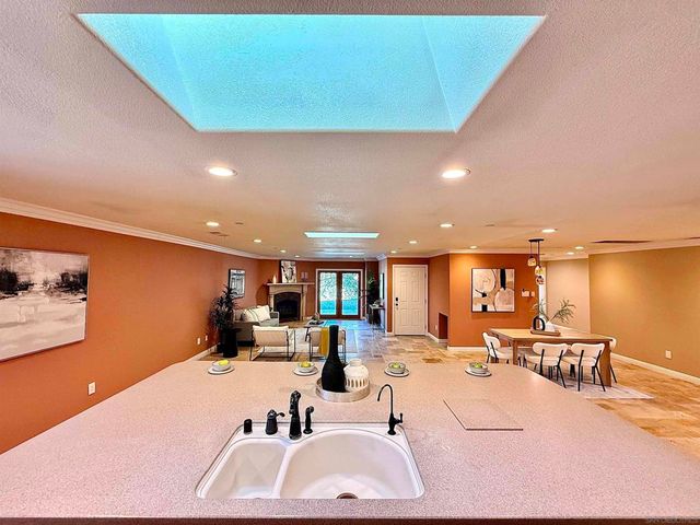 8364 Lake Ashwood Ave, San Diego, CA 92119