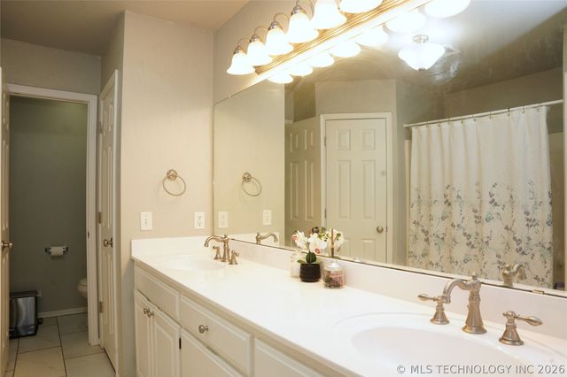 1208 W 117th Court S, Jenks, OK 74037