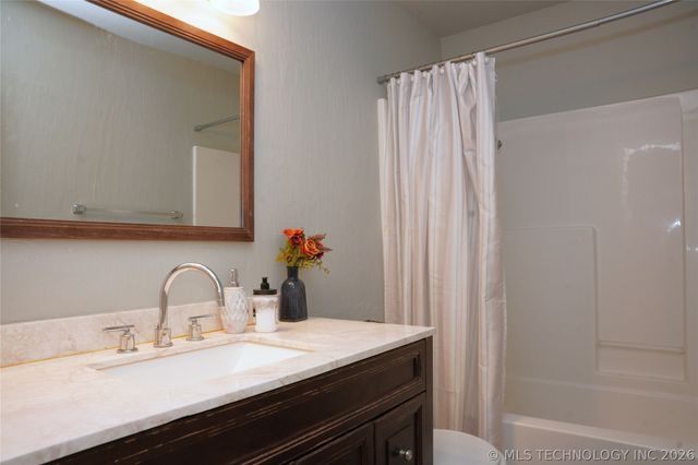 1208 W 117th Court S, Jenks, OK 74037