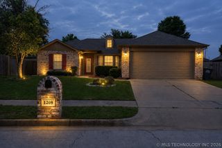 1208 W 117th Court S, Jenks, OK 74037