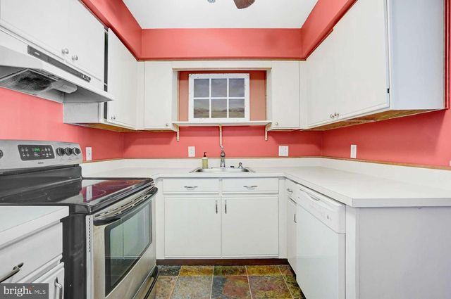 69 BRIDGEWATER DR, Marlton, NJ 08053
