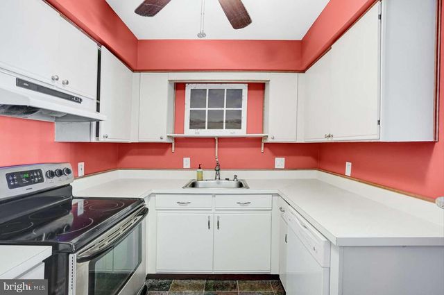 69 BRIDGEWATER DR, Marlton, NJ 08053