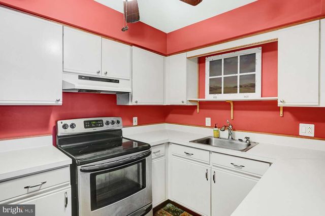 69 BRIDGEWATER DR, Marlton, NJ 08053