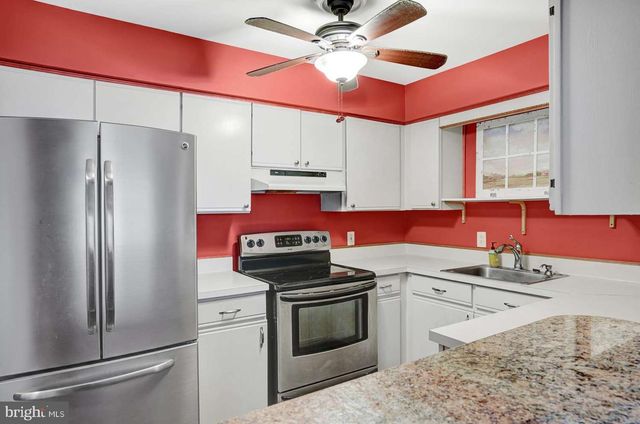 69 BRIDGEWATER DR, Marlton, NJ 08053