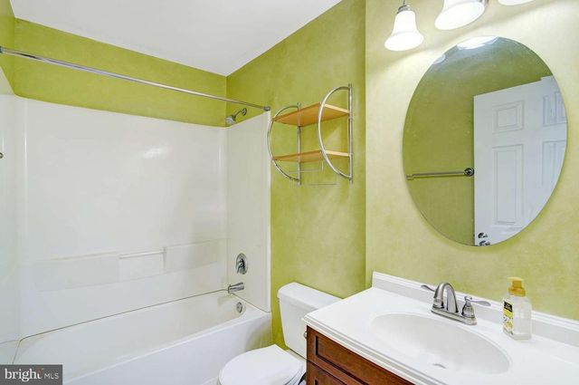 69 BRIDGEWATER DR, Marlton, NJ 08053