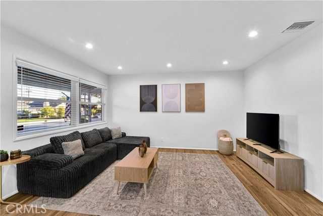 6243 Langdon, Van Nuys (los Angeles), CA 91411