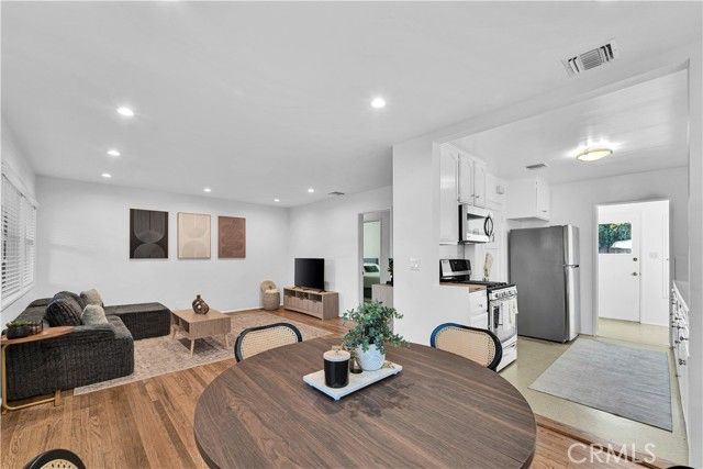 6243 Langdon, Van Nuys (los Angeles), CA 91411