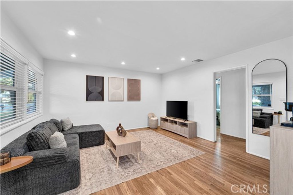 6243 Langdon, Van Nuys (los Angeles), CA 91411