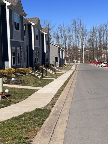 107 David Bolin Dr, La Vergne, TN 37086