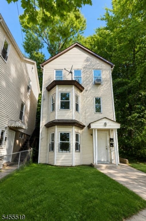 9 Circle Ave, Paterson City, NJ 07522 — photo 3